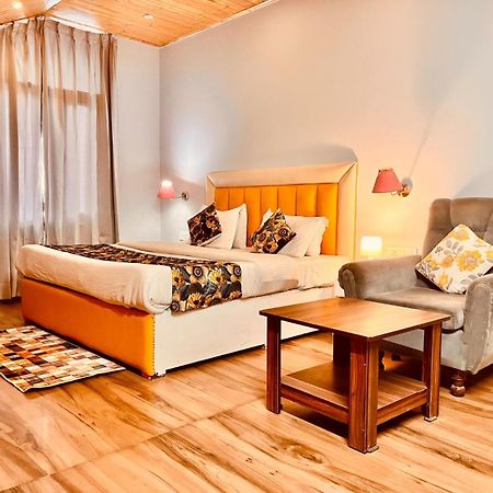 Hadimba Hill View By Hadimba Palace, Manali - Premium Room ! Family Hotel ! Parking ! Near Hadimba Temple Esterno foto