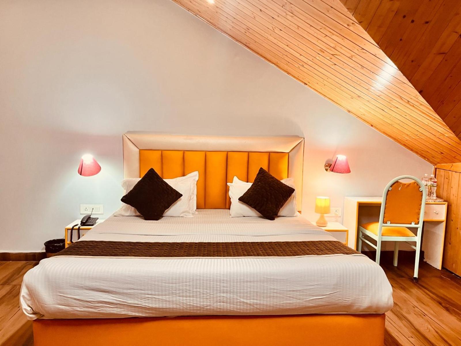 Hadimba Hill View By Hadimba Palace, Manali - Premium Room ! Family Hotel ! Parking ! Near Hadimba Temple Esterno foto