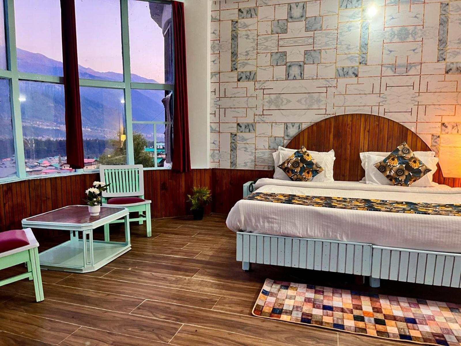 Hadimba Hill View By Hadimba Palace, Manali - Premium Room ! Family Hotel ! Parking ! Near Hadimba Temple Esterno foto