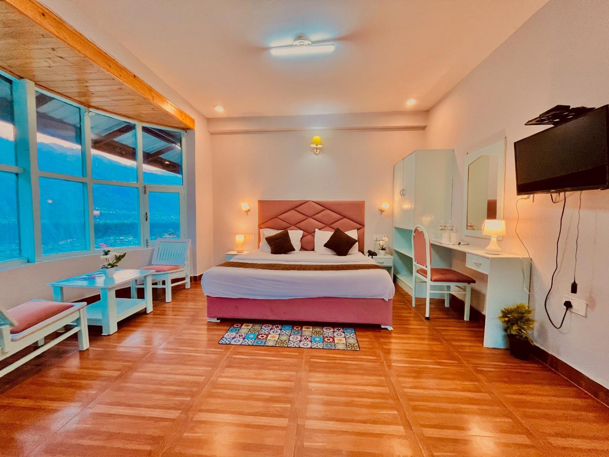Hadimba Hill View By Hadimba Palace, Manali - Premium Room ! Family Hotel ! Parking ! Near Hadimba Temple Esterno foto