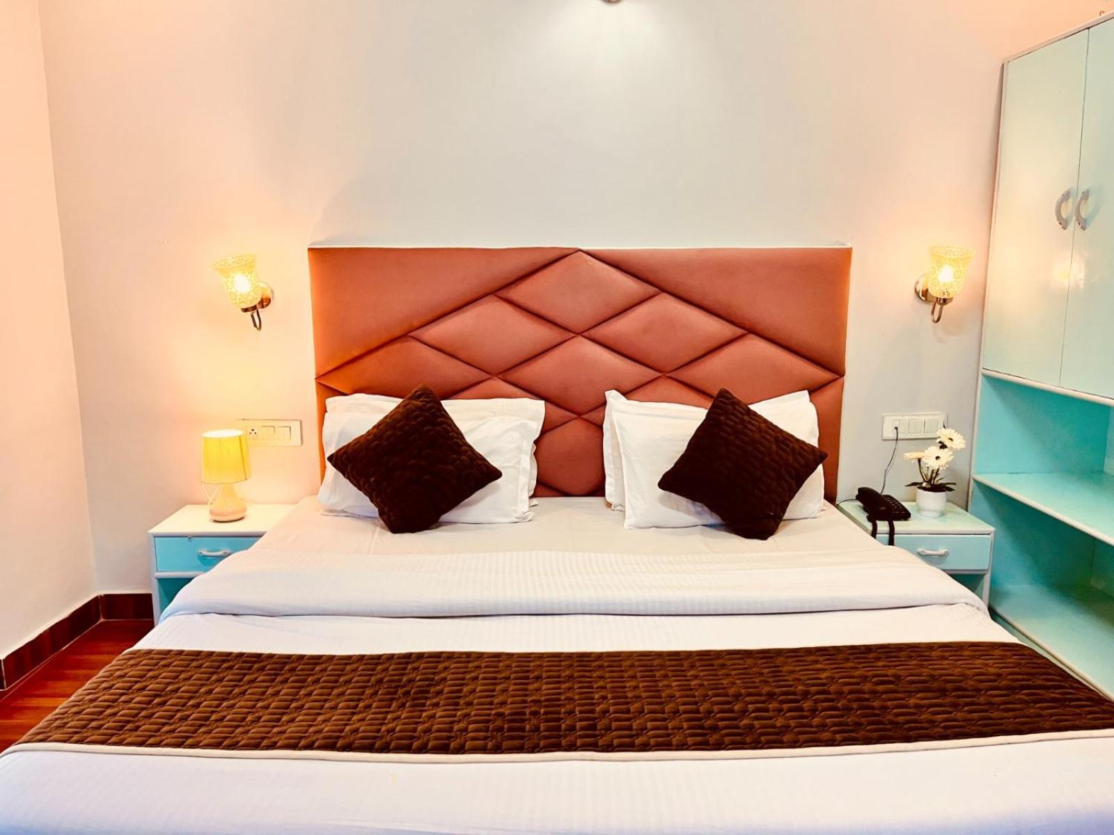 Hadimba Hill View By Hadimba Palace, Manali - Premium Room ! Family Hotel ! Parking ! Near Hadimba Temple Esterno foto