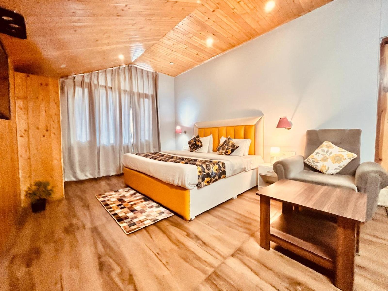 Hadimba Hill View By Hadimba Palace, Manali - Premium Room ! Family Hotel ! Parking ! Near Hadimba Temple Esterno foto
