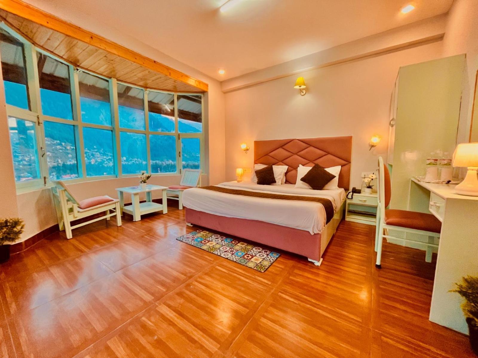Hadimba Hill View By Hadimba Palace, Manali - Premium Room ! Family Hotel ! Parking ! Near Hadimba Temple Esterno foto