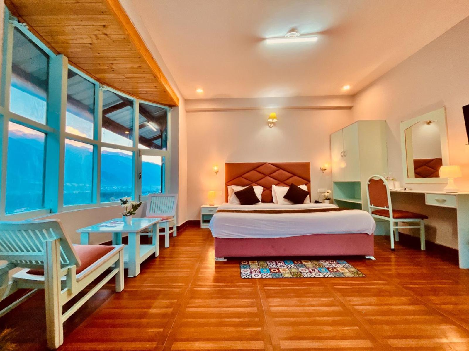 Hadimba Hill View By Hadimba Palace, Manali - Premium Room ! Family Hotel ! Parking ! Near Hadimba Temple Esterno foto