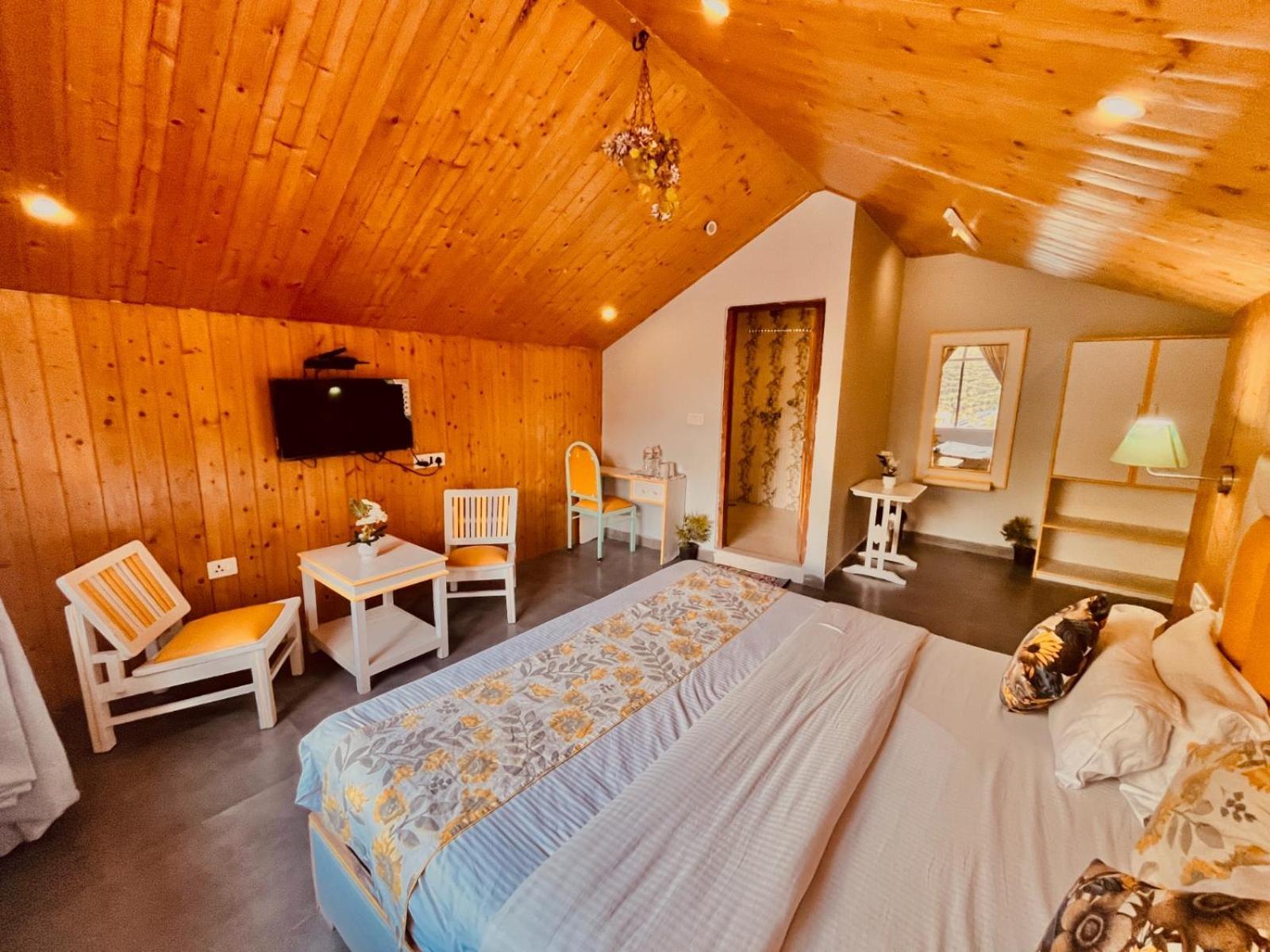 Hadimba Hill View By Hadimba Palace, Manali - Premium Room ! Family Hotel ! Parking ! Near Hadimba Temple Esterno foto
