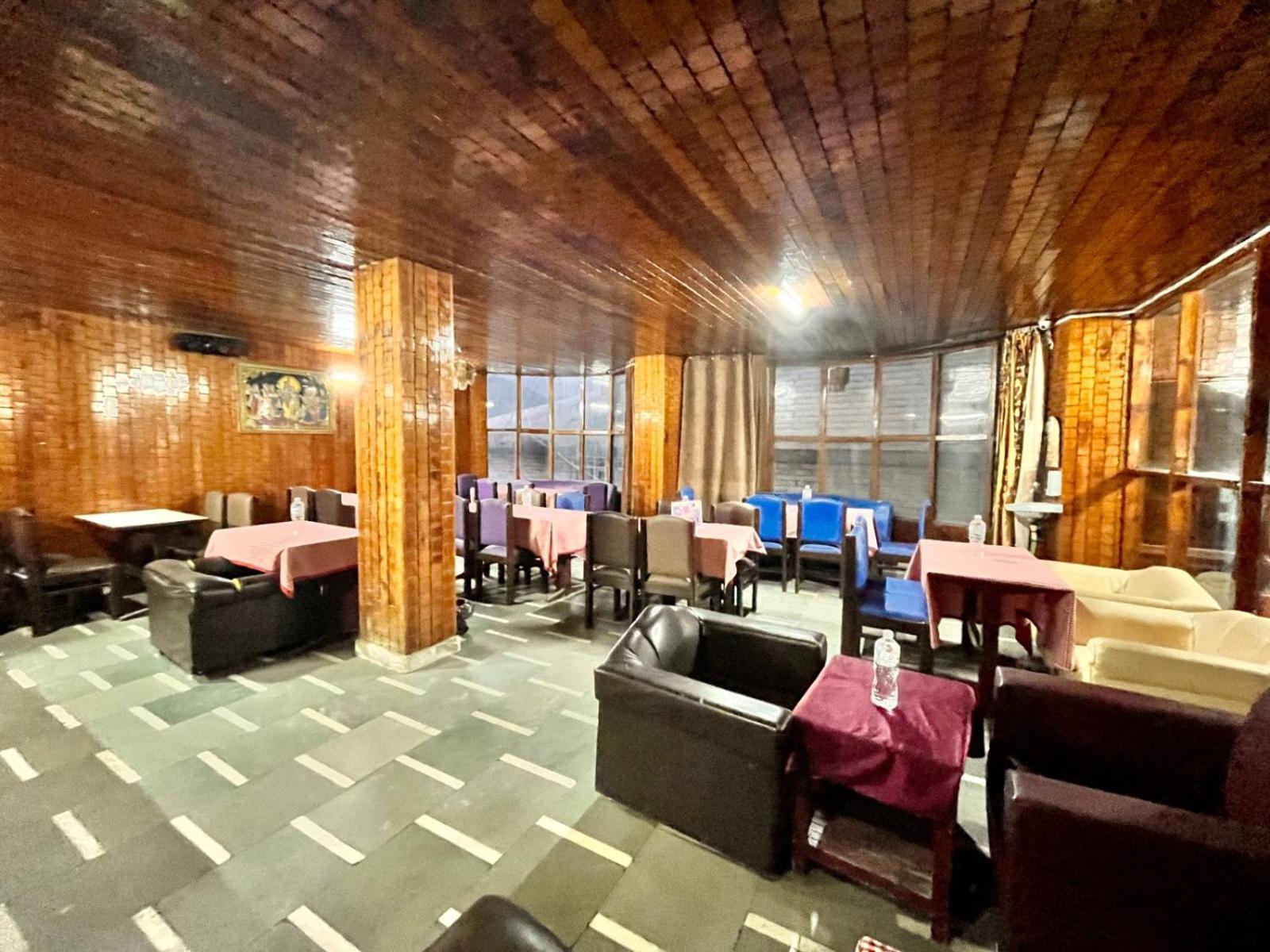 Hadimba Hill View By Hadimba Palace, Manali - Premium Room ! Family Hotel ! Parking ! Near Hadimba Temple Esterno foto