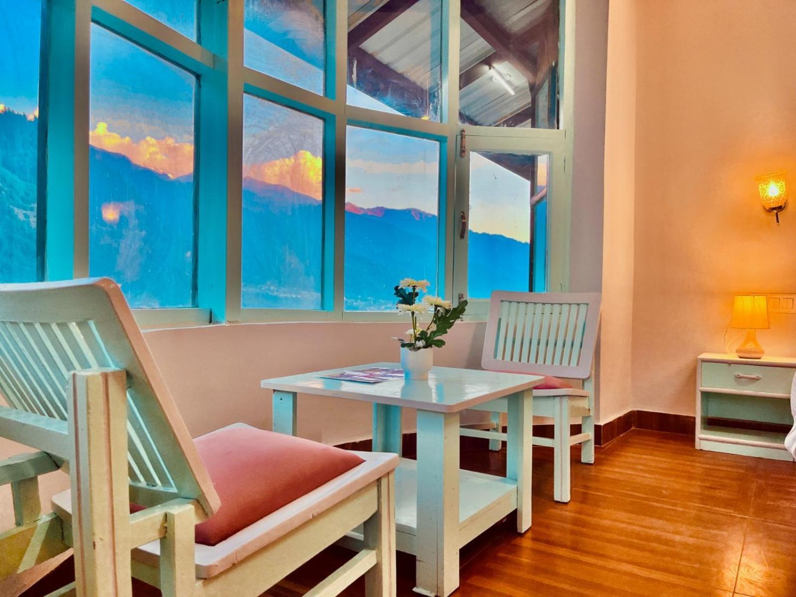 Hadimba Hill View By Hadimba Palace, Manali - Premium Room ! Family Hotel ! Parking ! Near Hadimba Temple Esterno foto