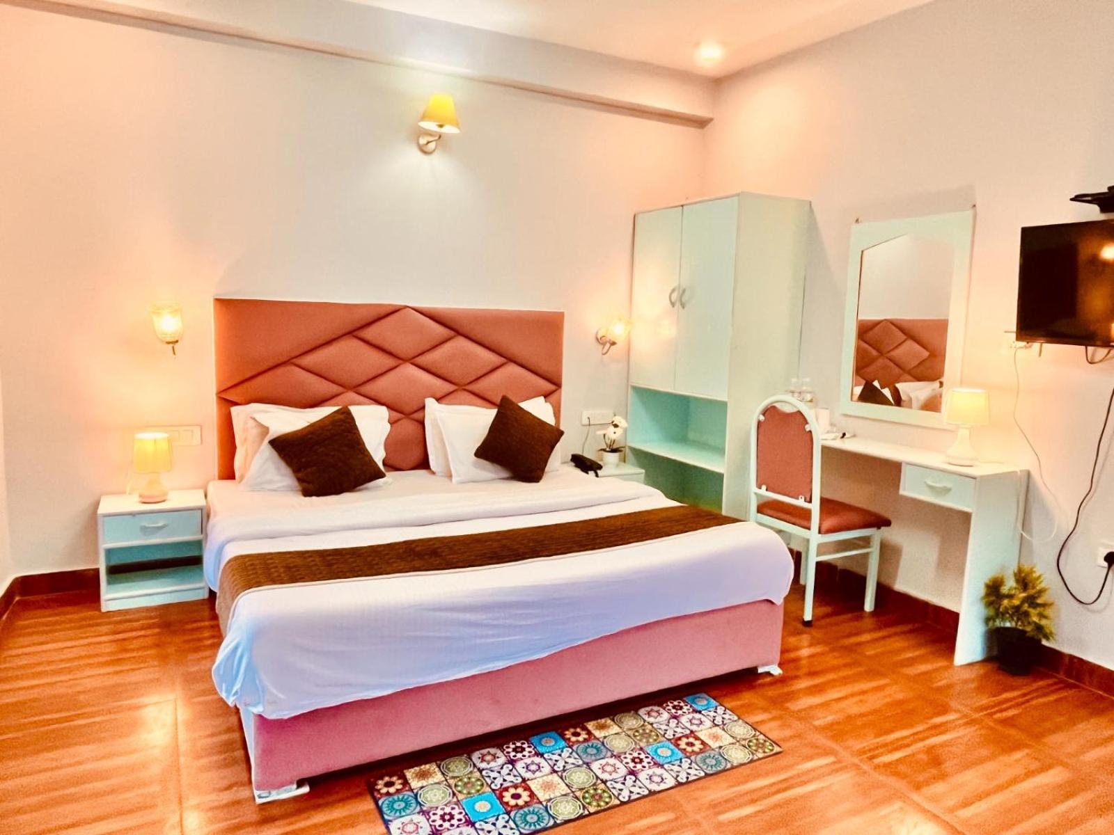 Hadimba Hill View By Hadimba Palace, Manali - Premium Room ! Family Hotel ! Parking ! Near Hadimba Temple Esterno foto