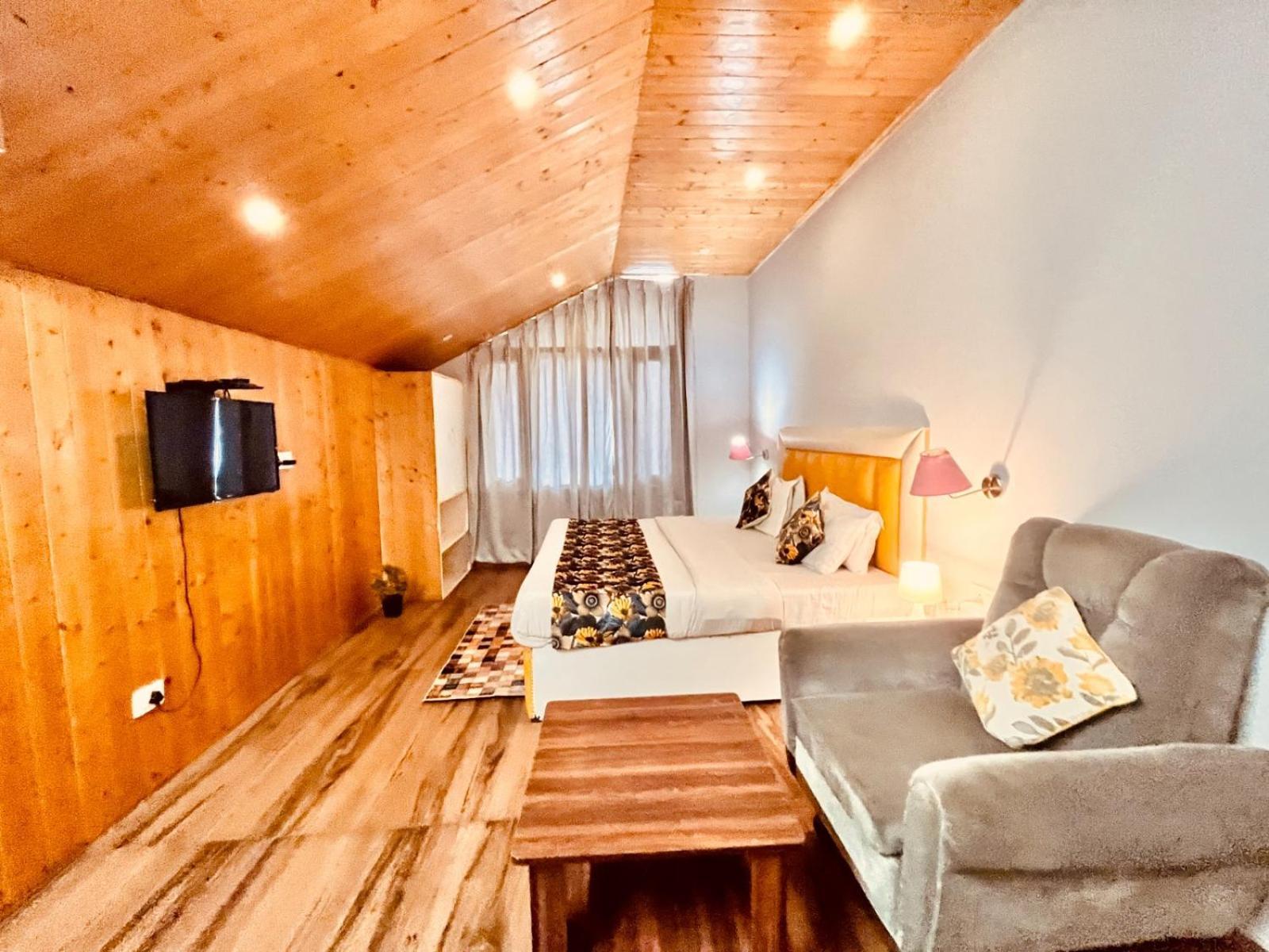 Hadimba Hill View By Hadimba Palace, Manali - Premium Room ! Family Hotel ! Parking ! Near Hadimba Temple Esterno foto