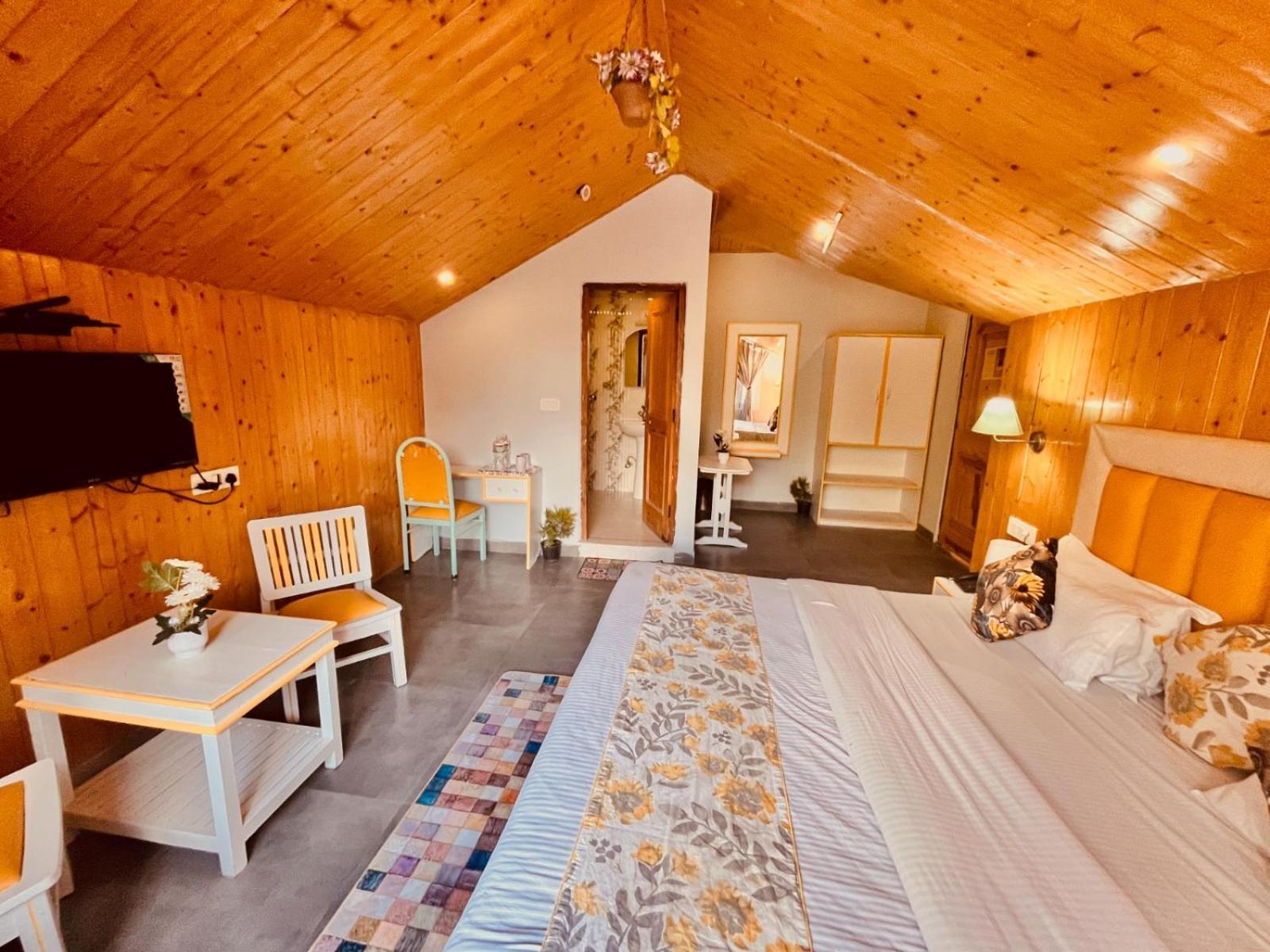 Hadimba Hill View By Hadimba Palace, Manali - Premium Room ! Family Hotel ! Parking ! Near Hadimba Temple Esterno foto