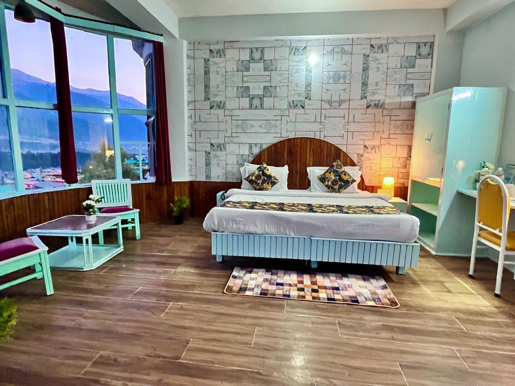 Hadimba Hill View By Hadimba Palace, Manali - Premium Room ! Family Hotel ! Parking ! Near Hadimba Temple Esterno foto