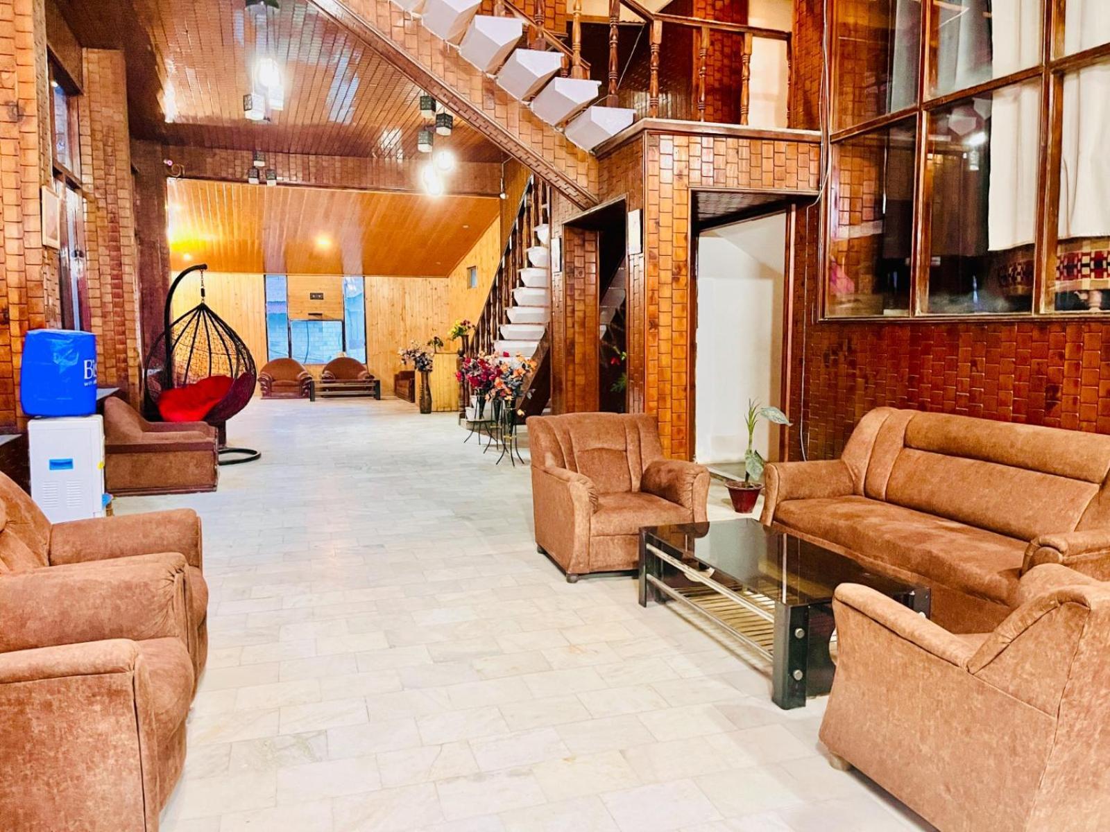Hadimba Hill View By Hadimba Palace, Manali - Premium Room ! Family Hotel ! Parking ! Near Hadimba Temple Esterno foto