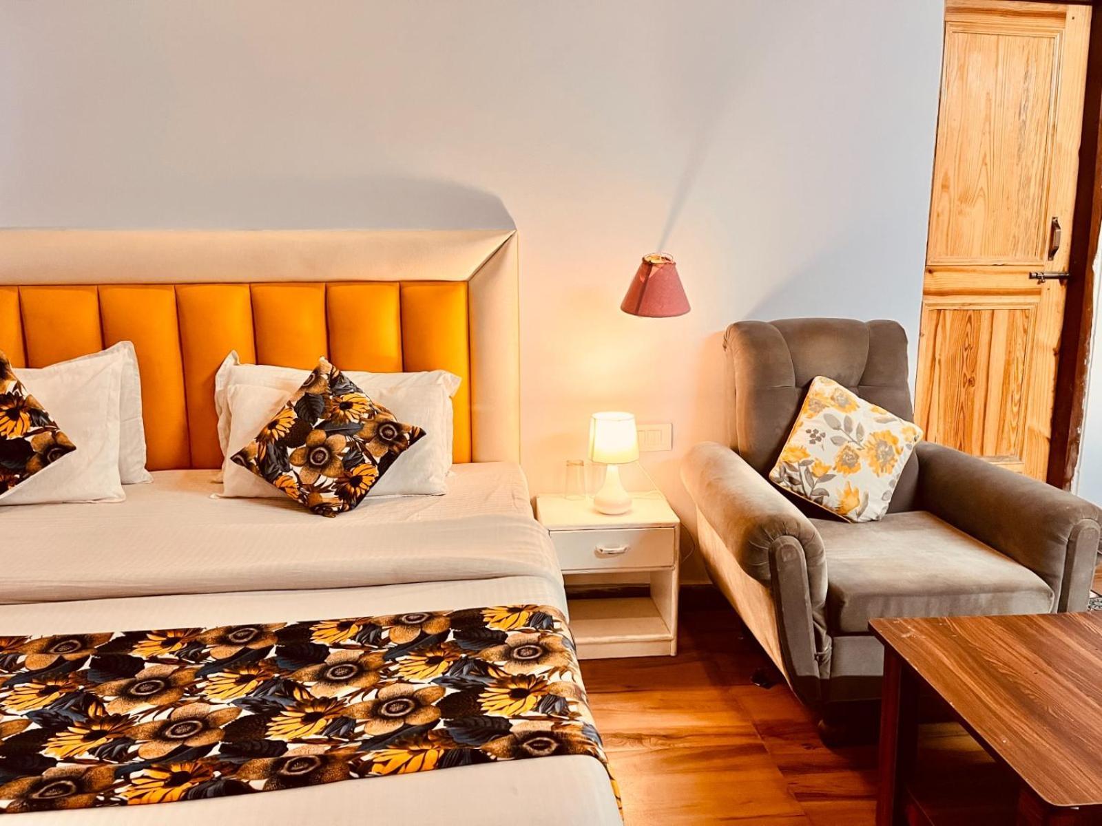 Hadimba Hill View By Hadimba Palace, Manali - Premium Room ! Family Hotel ! Parking ! Near Hadimba Temple Esterno foto
