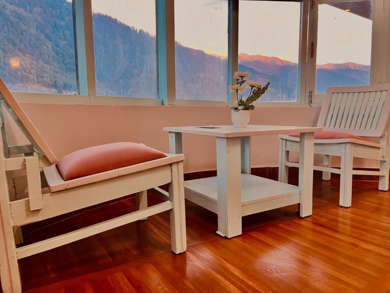 Hadimba Hill View By Hadimba Palace, Manali - Premium Room ! Family Hotel ! Parking ! Near Hadimba Temple Esterno foto