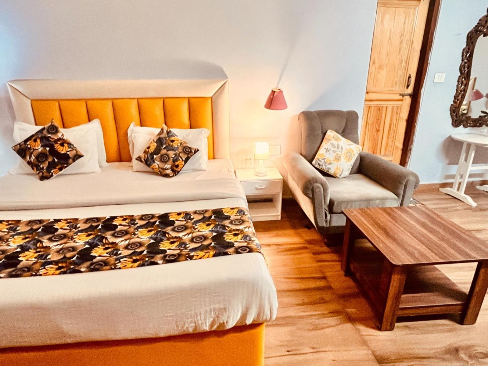 Hadimba Hill View By Hadimba Palace, Manali - Premium Room ! Family Hotel ! Parking ! Near Hadimba Temple Esterno foto