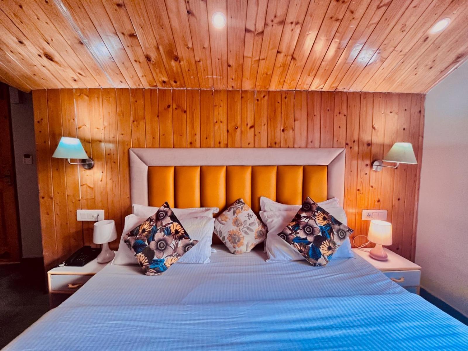 Hadimba Hill View By Hadimba Palace, Manali - Premium Room ! Family Hotel ! Parking ! Near Hadimba Temple Esterno foto