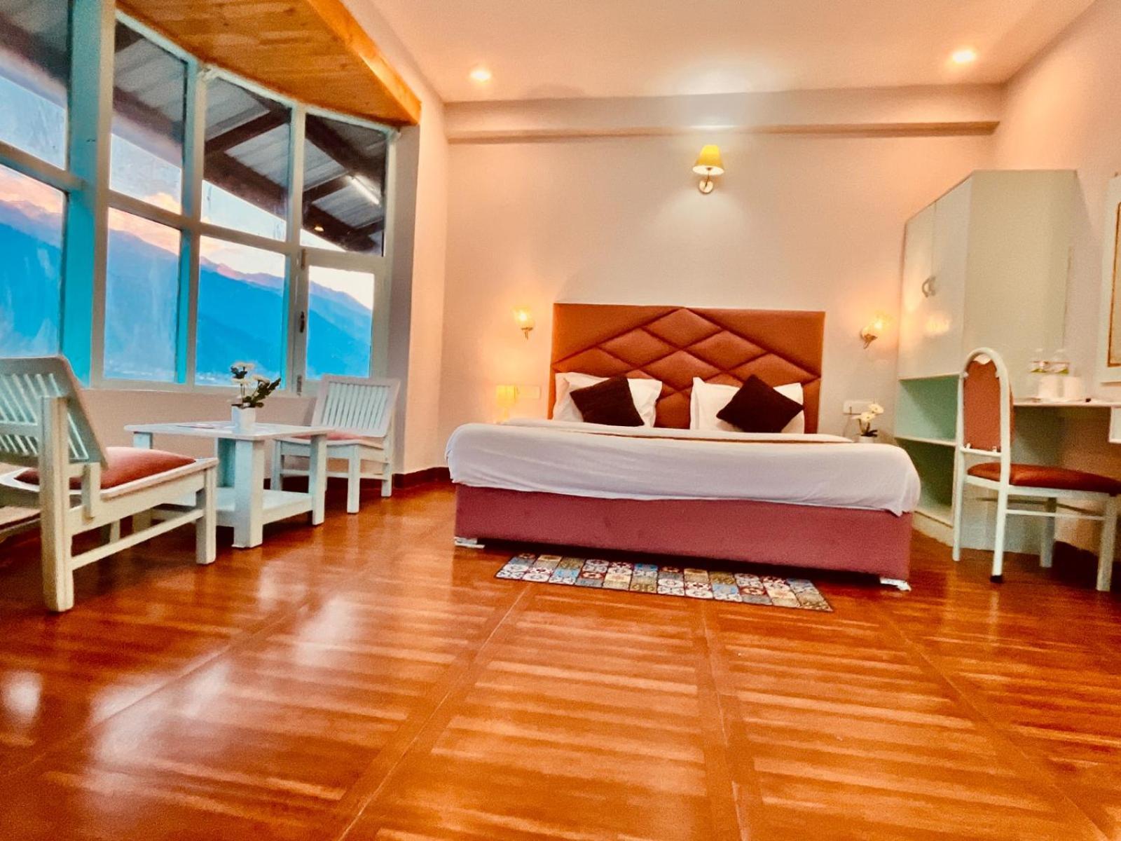 Hadimba Hill View By Hadimba Palace, Manali - Premium Room ! Family Hotel ! Parking ! Near Hadimba Temple Esterno foto