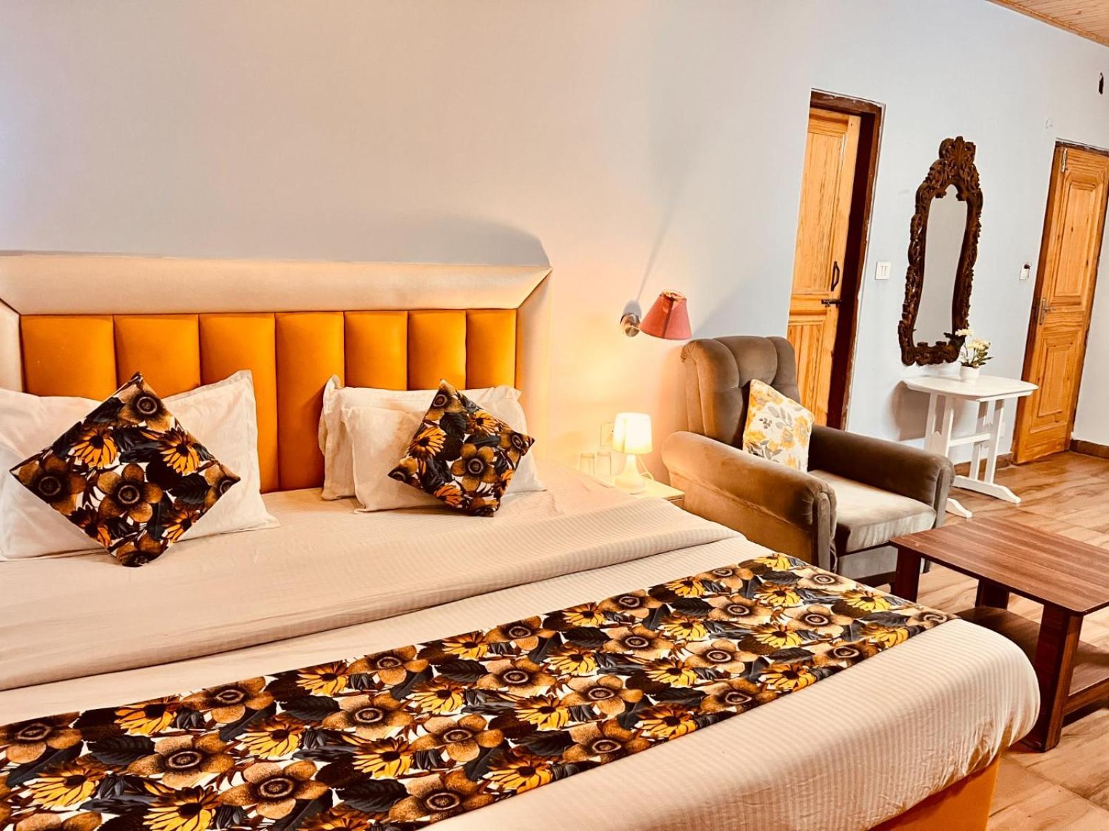 Hadimba Hill View By Hadimba Palace, Manali - Premium Room ! Family Hotel ! Parking ! Near Hadimba Temple Esterno foto