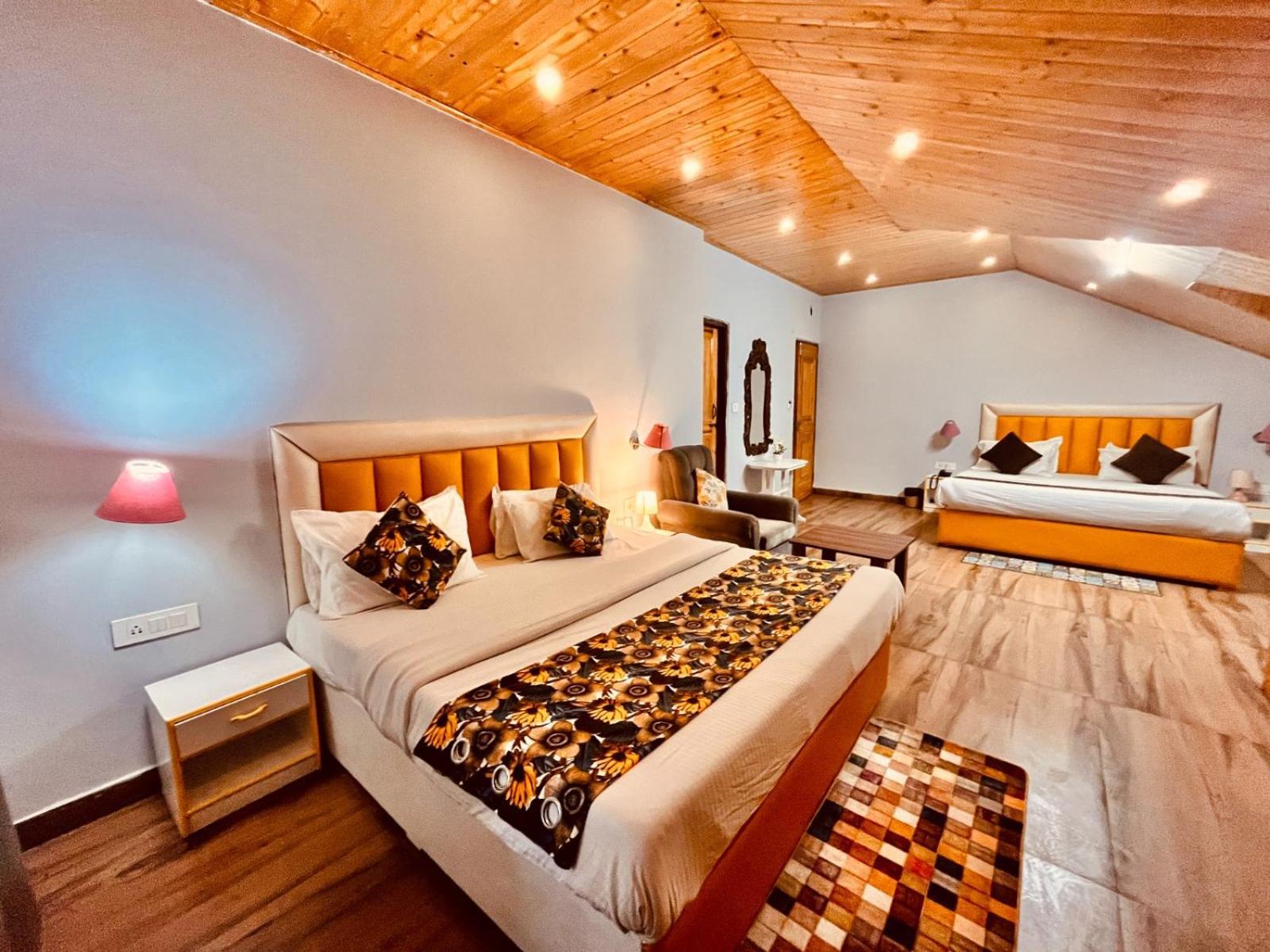 Hadimba Hill View By Hadimba Palace, Manali - Premium Room ! Family Hotel ! Parking ! Near Hadimba Temple Esterno foto