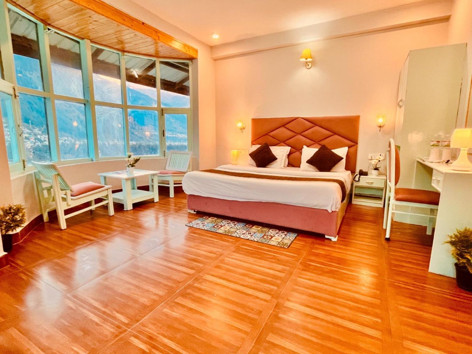 Hadimba Hill View By Hadimba Palace, Manali - Premium Room ! Family Hotel ! Parking ! Near Hadimba Temple Esterno foto