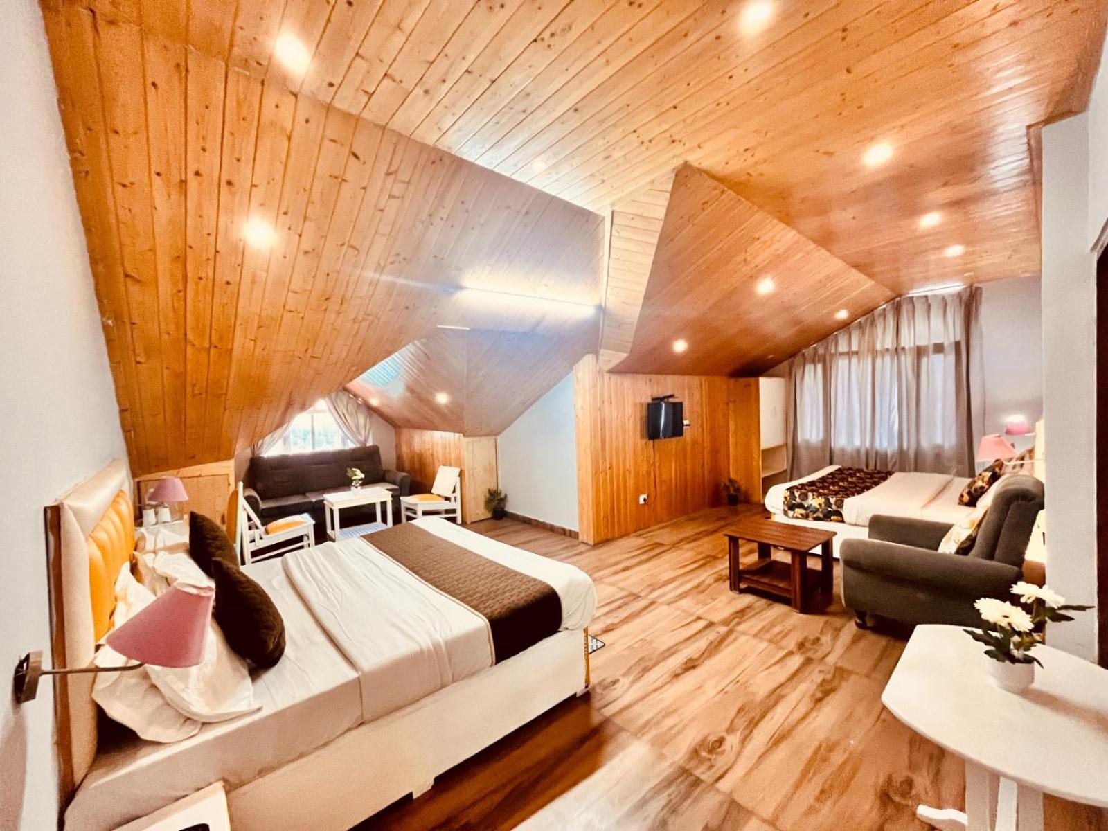 Hadimba Hill View By Hadimba Palace, Manali - Premium Room ! Family Hotel ! Parking ! Near Hadimba Temple Esterno foto