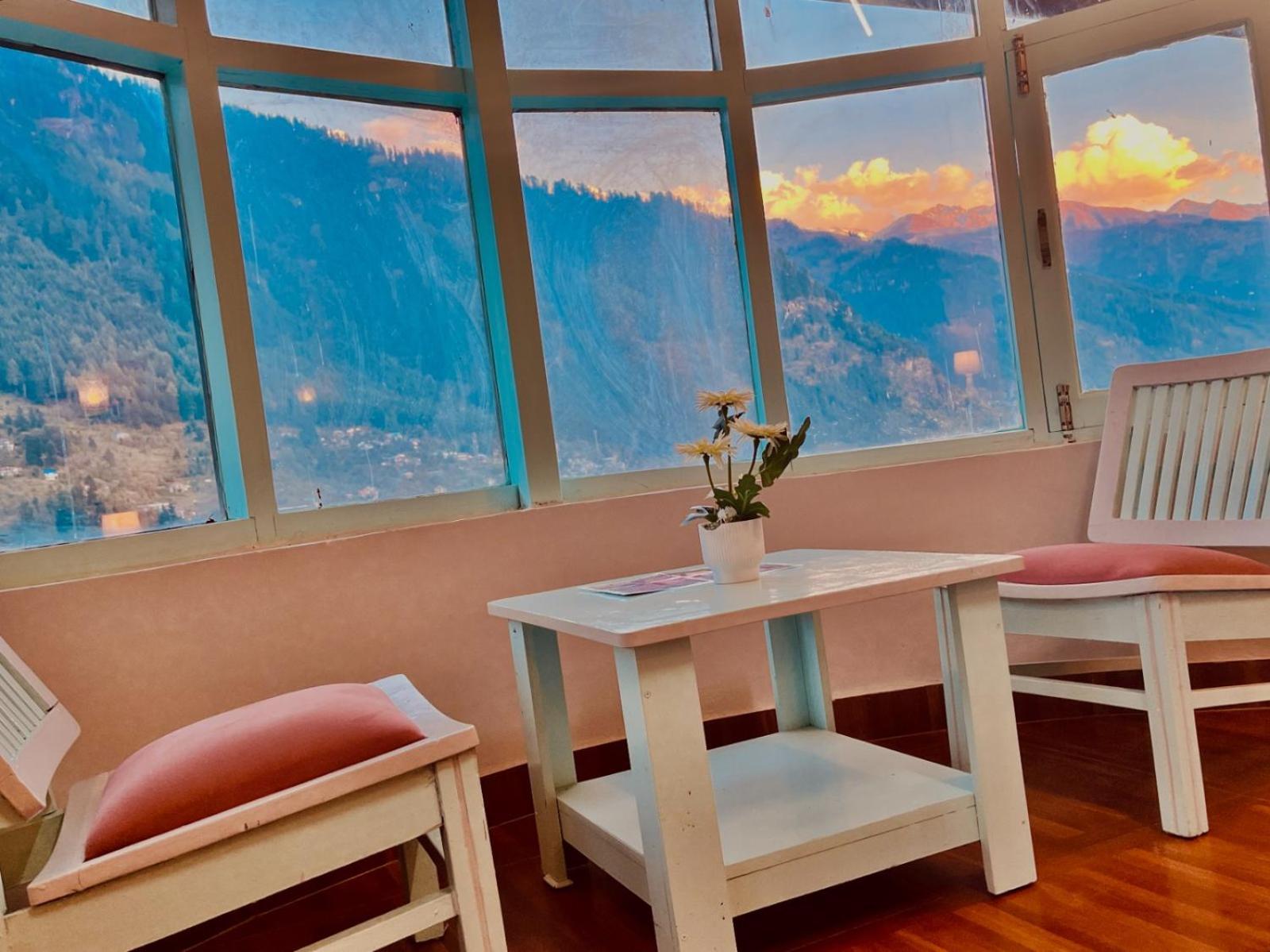 Hadimba Hill View By Hadimba Palace, Manali - Premium Room ! Family Hotel ! Parking ! Near Hadimba Temple Esterno foto