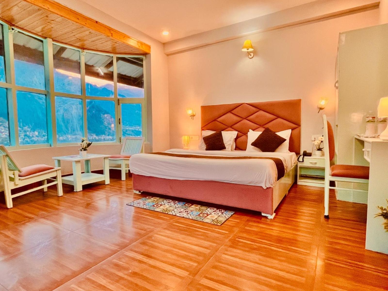 Hadimba Hill View By Hadimba Palace, Manali - Premium Room ! Family Hotel ! Parking ! Near Hadimba Temple Esterno foto