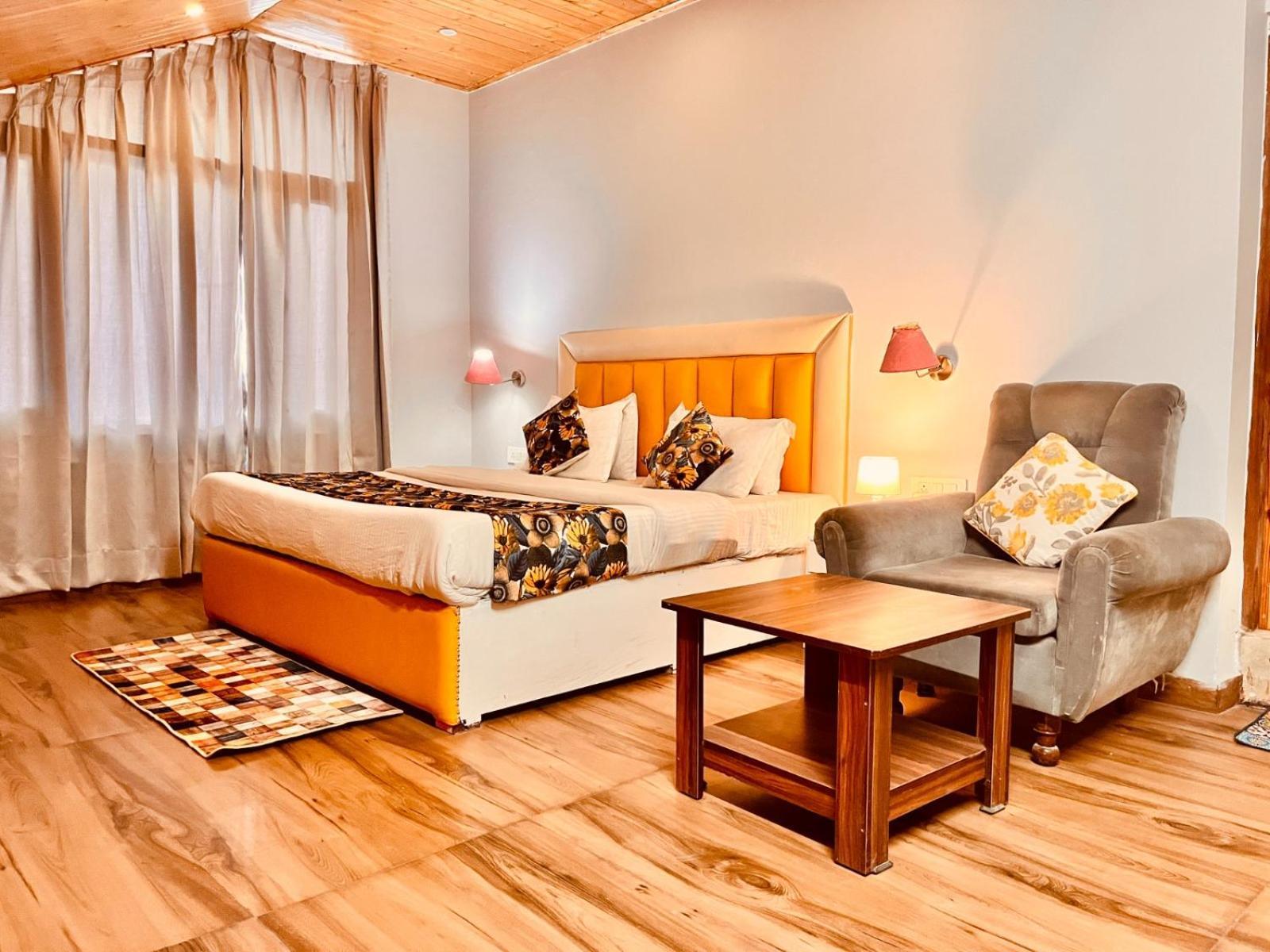 Hadimba Hill View By Hadimba Palace, Manali - Premium Room ! Family Hotel ! Parking ! Near Hadimba Temple Esterno foto